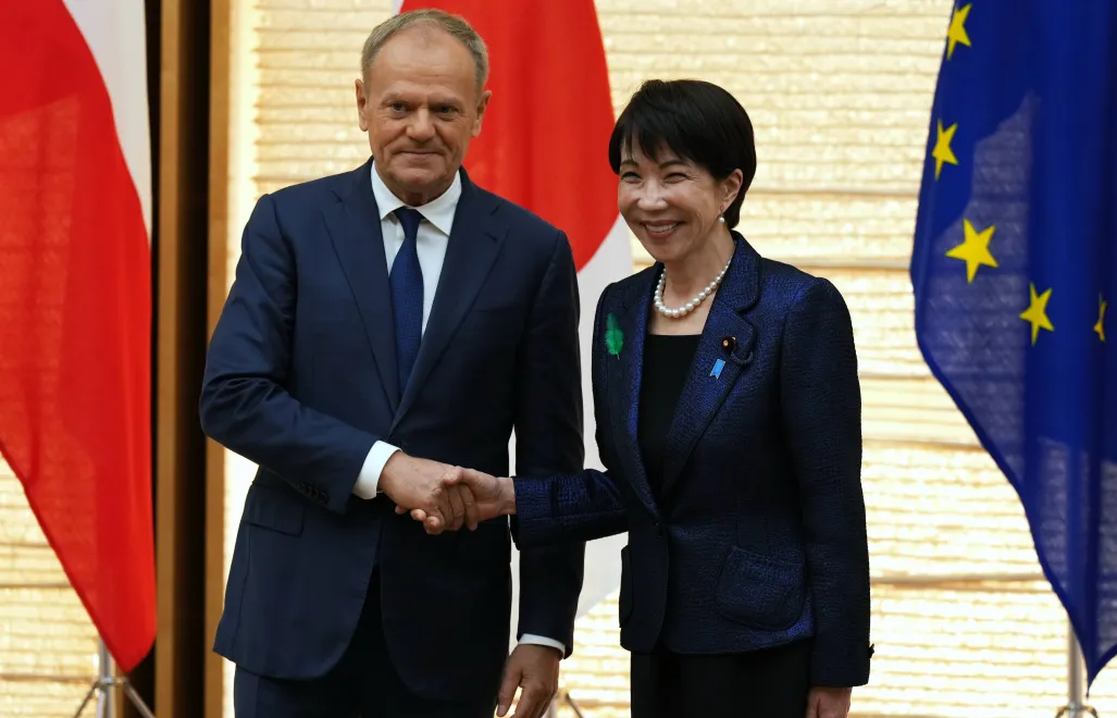 Donald Tusk, Sanae Takaichi. Fot. PAP/EPA/Hiro Komae