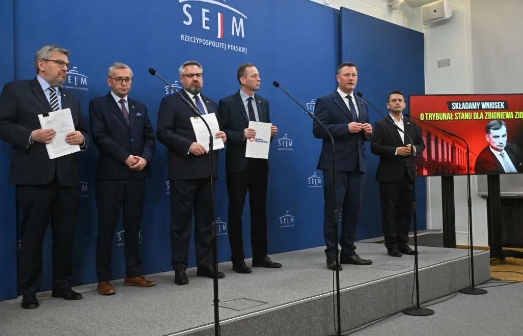 Przewodniczący klubu parlamentarnego Koalicji Obywatelskiej Zbigniew Konwiński (3P), sekretarz klubu KO Jarosław Urbaniak (L), przewodniczący klubu parlamentarnego PSL - Trzeciej Drogi Krzysztof Paszyk (2P), przewodniczący KP Centrum Mirosław Suchoń (3L) i przewodniczący KP Polska 2050 Paweł Śliz (P), fot. PAP/Piotr Nowak