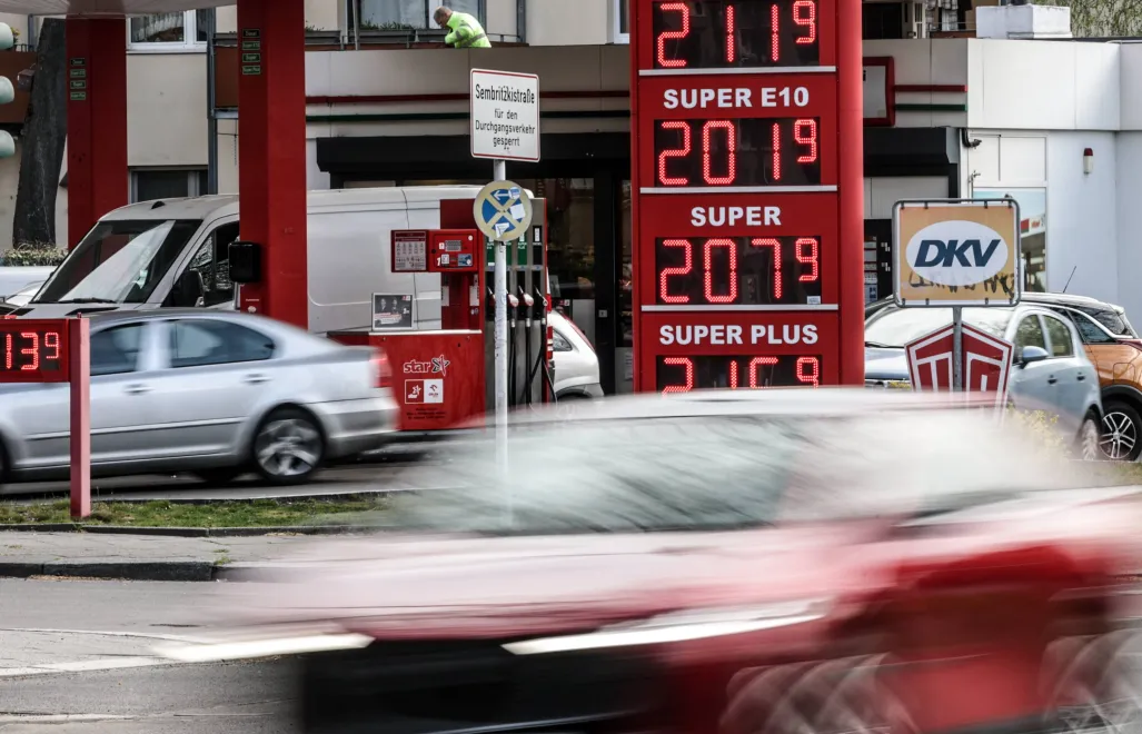 Stacja paliw w Niemczech. Fot. PAP/EPA/FILIP SINGER