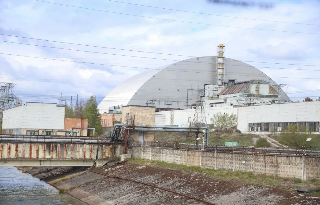 Саркофаг над четвертим реактором ЧАЕС. Fot. PAP/Victor Kovalchuk