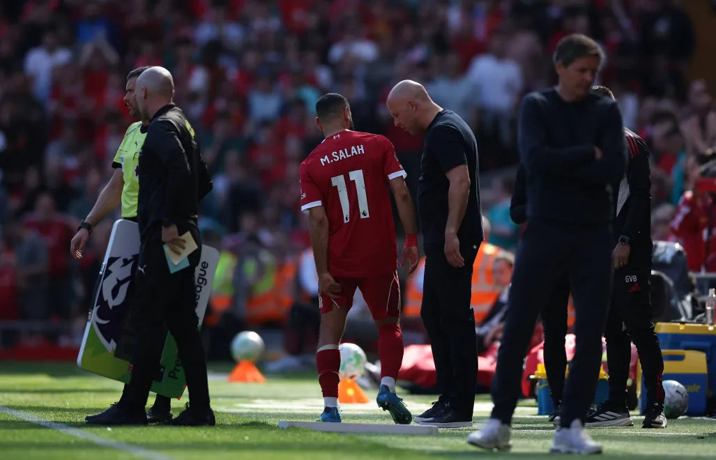 Mohamed Salah i trener Liverpoolu Arne Slot, fot. PAP/EPA/ADAM VAUGHAN