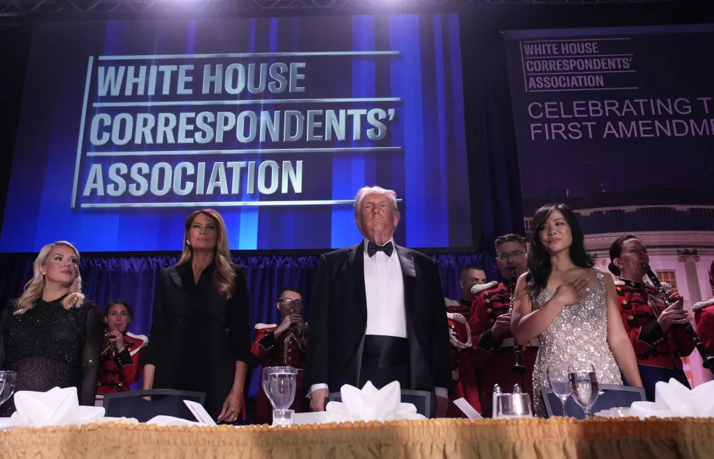 Od lewej: Karoline Leavitt, Melania Trump, Donald Trump oraz korespondentka CBS w Białym Domu Weijia Jiang, PAP/EPA/ABACA PRESS POOL/Yuri Gripas / POOL