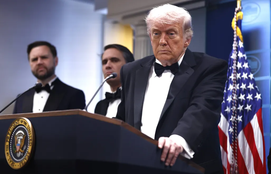 Выступление президента США Дональда Трампа после выстрелов в отеле Hilton в Вашингтоне. Fot. PAP/EPA/WILL OLIVER