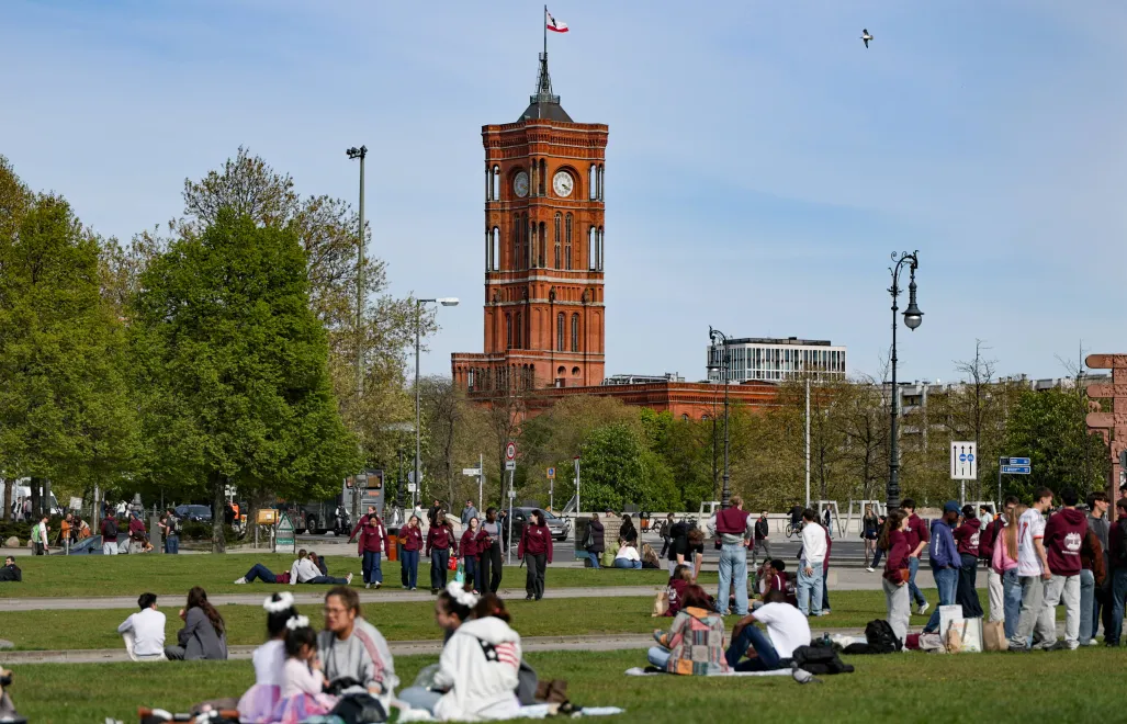 Червона ратушв в Берліні. Фотоілюстрація. Fot. PAP/EPA/FILIP SINGER