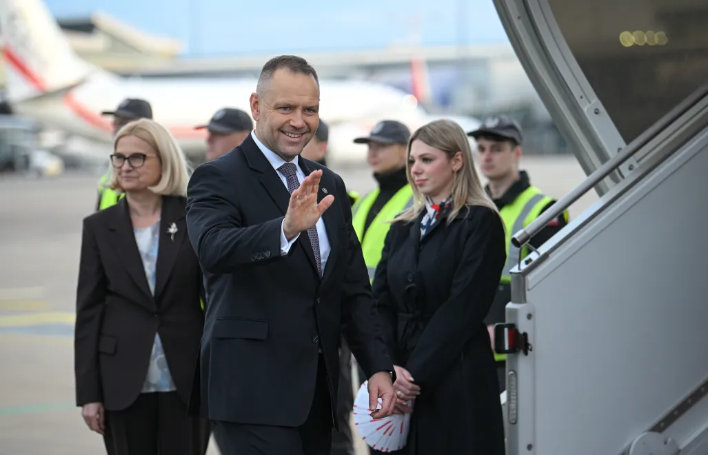 Кароль Навроцкий перед вылетом на саммит. Fot. PAP/Marcin Obara