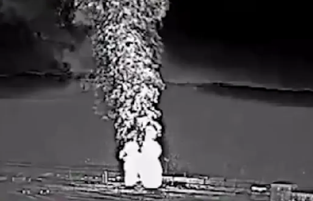 Nalot spowodował pożar w rafinerii. Fot. X/Defense of Ukraine (zdjęcie ilustracyjne)