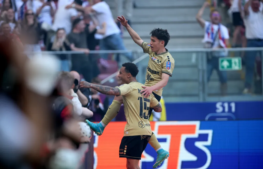 Piłkarze Górnika Zabrze zdobyli Puchar Polski po wygranej w finale z Rakowem Częstochowa 2:0. Fot. PAP/Leszek Szymański
