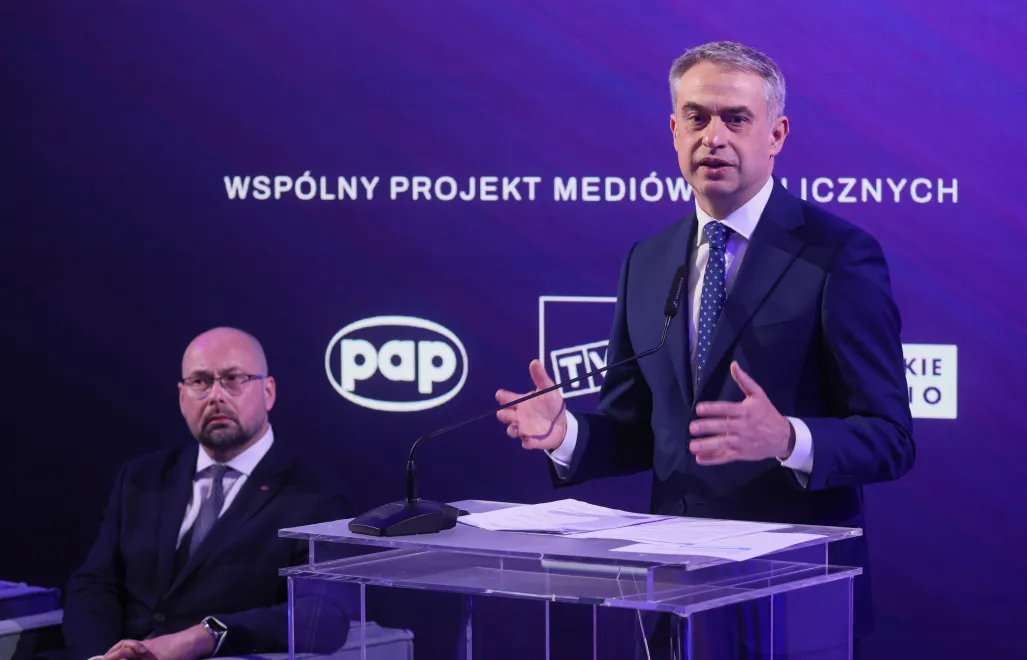 Wicepremier i minister cyfryzacji Krzysztof Gawkowski (P) i dyrektor generalny Polskiej Agencji Prasowej Marek Błoński (L). Fot. PAP/Leszek Szymański