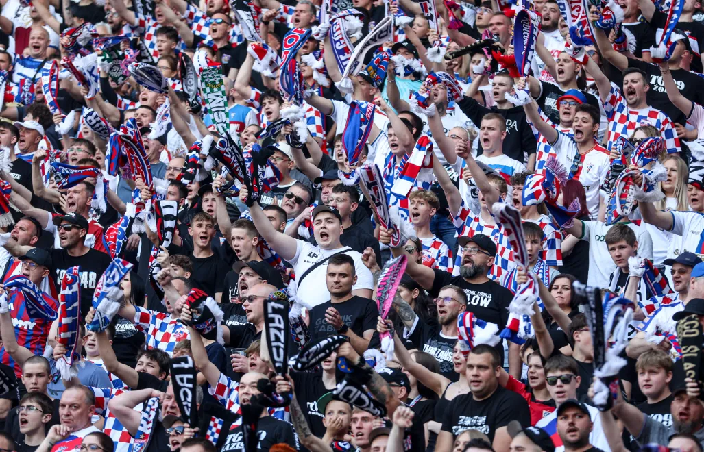  Kibice Górnika Zabrze podczas meczu ostatniej kolejki piłkarskiej Ekstraklasy z Radomiakiem Radom. Fot. PAP/Art Service