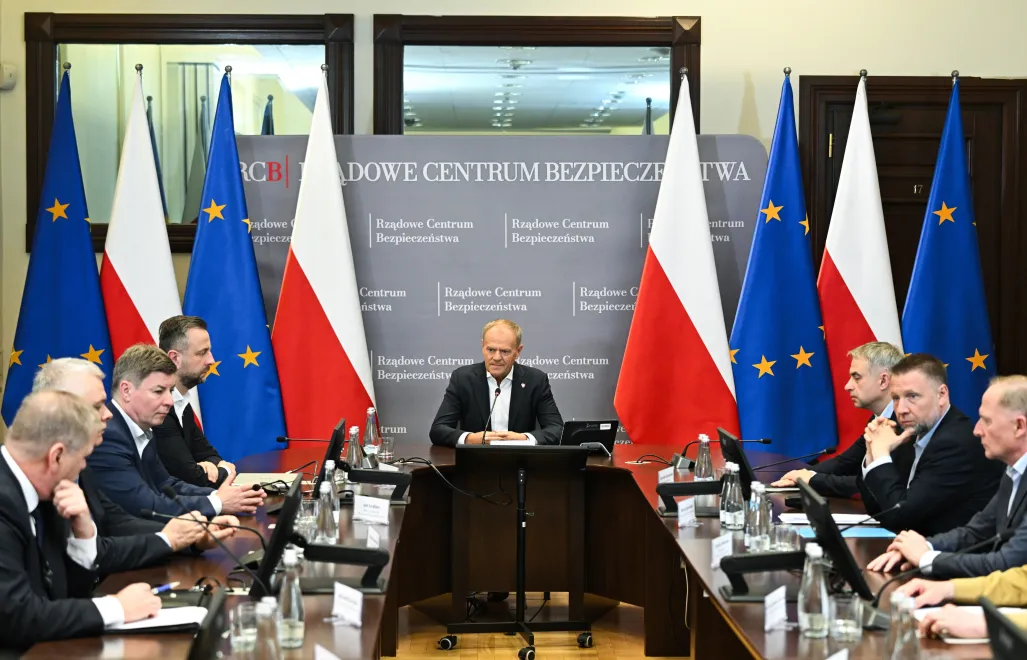 Premier Donald Tusk podczas odprawy Fot. PAP/Radek Pietruszka
