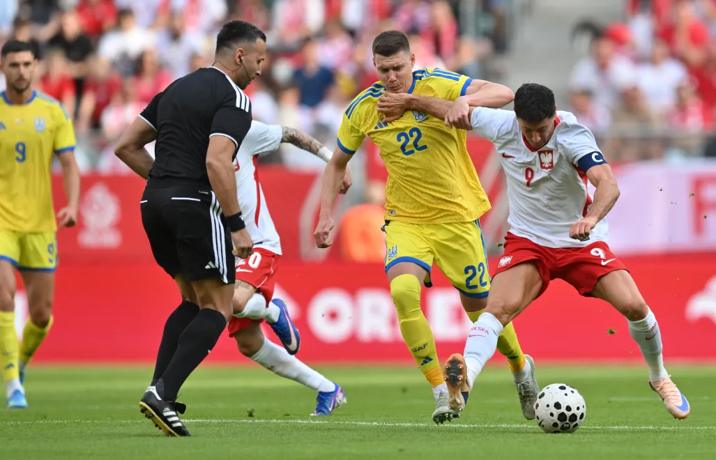 Robert Lewandowski Mykoła Matwijenko. Fot. PAP/Maciej Kulczyński
