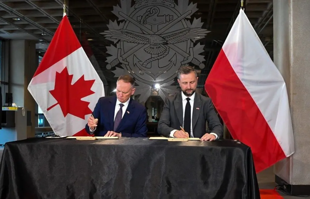 Ministrowie obrony Polski i Kanady podpisali list intencyjny ws. współpracy w ramach SAFE Fot. MON