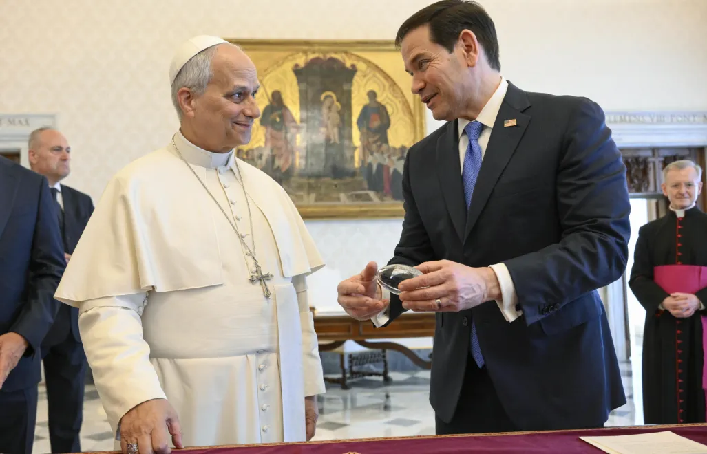 Sekretarz stanu Marco Rubio i papież Leon XIV. Fot. PAP/EPA/VATICAN MEDIA