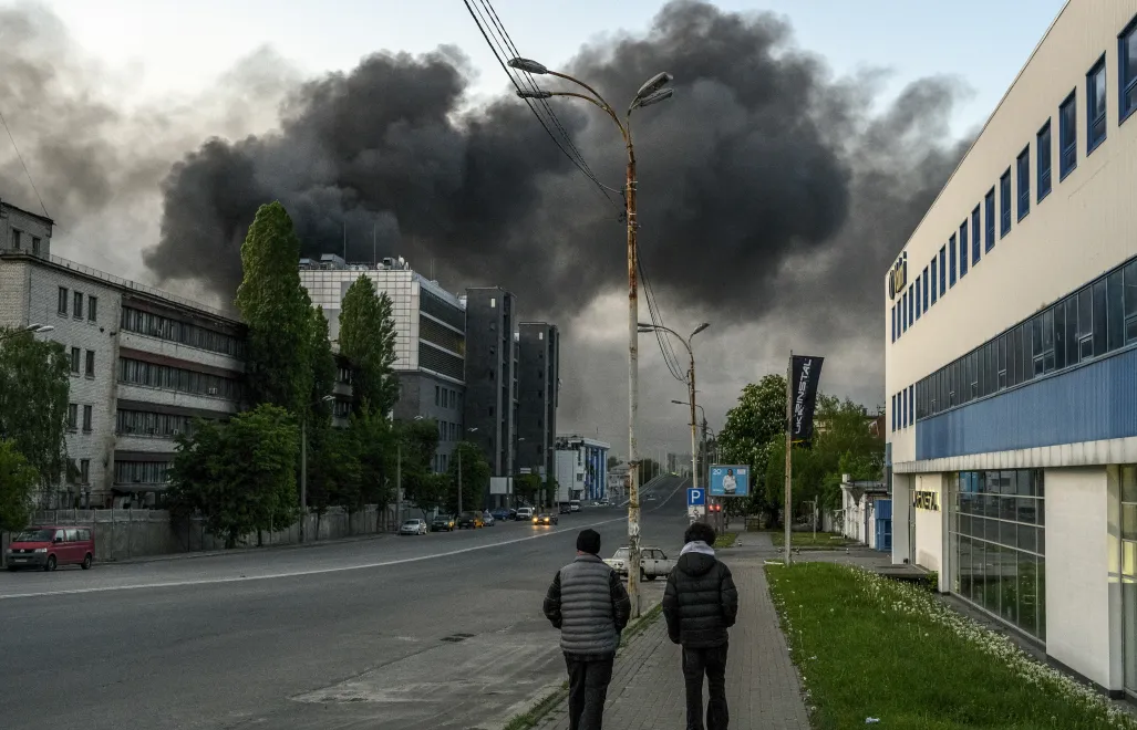 Dym po ataku Rosji na Kijów Fot. PAP/EPA/MAXYM MARUSENKO