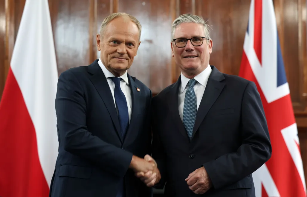 Keir Starmer (P) i Donald Tusk (P). Fot. EPA/ANDY RAIN / POOL