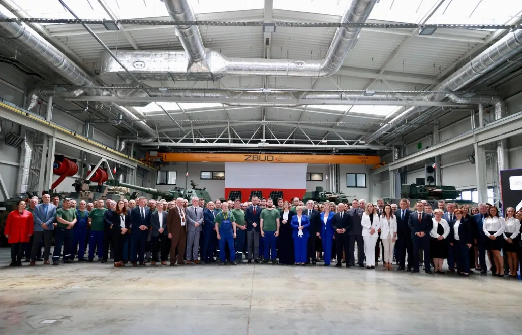 Szef MON: 29 umów wartych 78 mld zł w jeden dzień to rekord w historii modernizacji wojska. Fot. MON/X