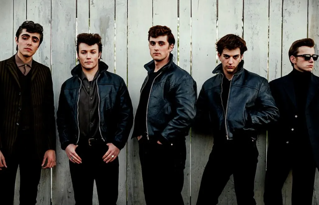 Ellis Murphy jako Paul McCartney, Patrick Gilmore jako Pete Best, Rhys Mannion jako John Lennon, Harvey Brett jako George Harrison i Louis Landau jako Stu Sutcliffe. Fot. W&B Television