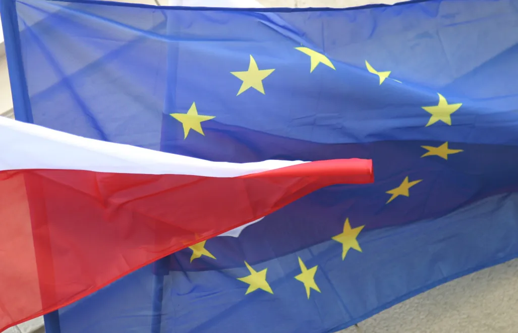 Flagi Polski i UE. Zdj. Ilustracyjne. Fot. PAP/Piotr Polak.