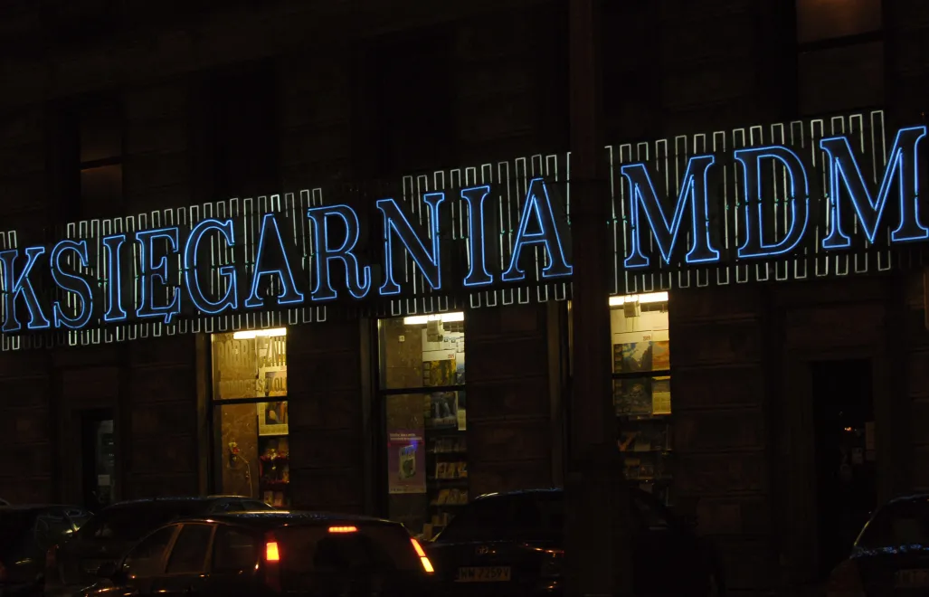 Neon "Księgarnia MDM" w Warszawie. Fot.  PAP/Andrzej Rybczyński
