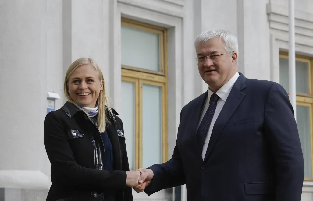 Еліна Валтонен та Андрій Сибіга, 8 січня, 2025 р. Fot. PAP/EPA/SERGEY DOLZHENKO