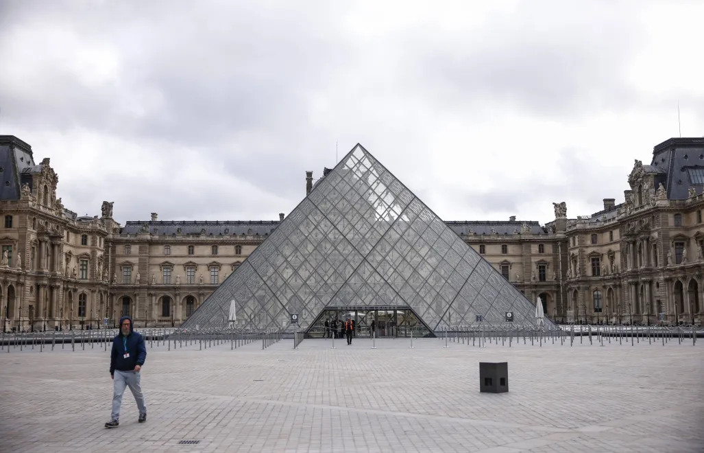 Louvre Museum. Fot. PAP/EPA/YOAN VALAT