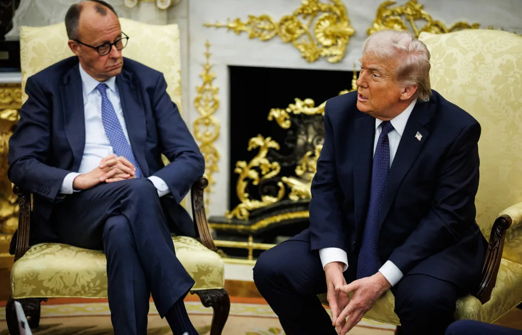 Kanclerz Niemiec Friedrich Merz i prezydent USA Donald Trump. Fot. PAP/EPA/	SAMUEL CORUM / POOL