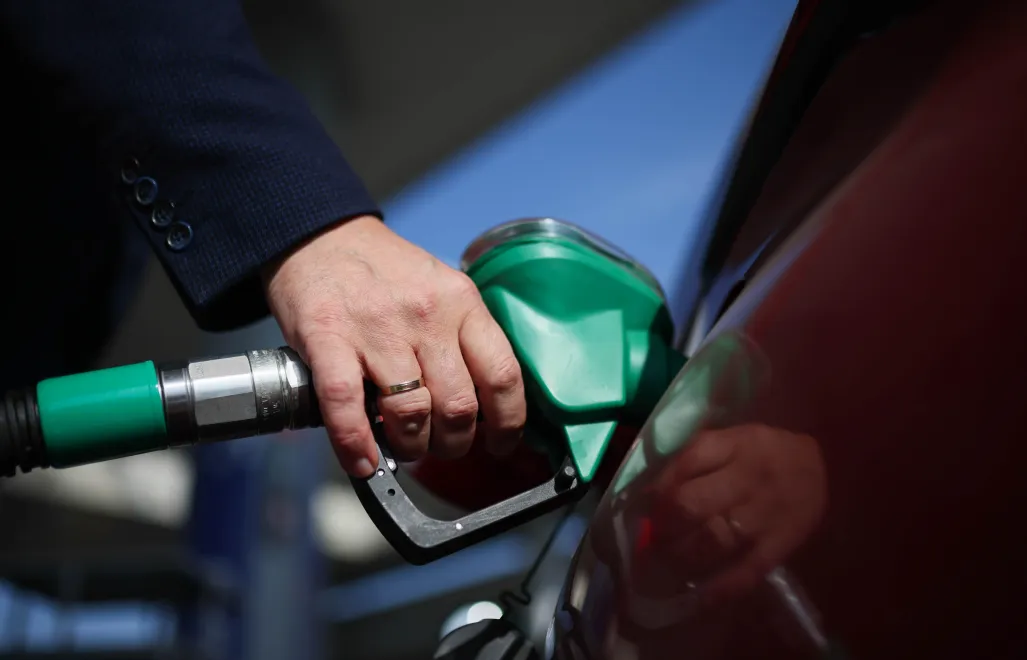 Od soboty do poniedziałku maksymalne ceny paliw: benzyna Pb95 - 6,05 zł za litr, diesel - 6,34 zł za litr. Fot. PAP/	Leszek Szymański