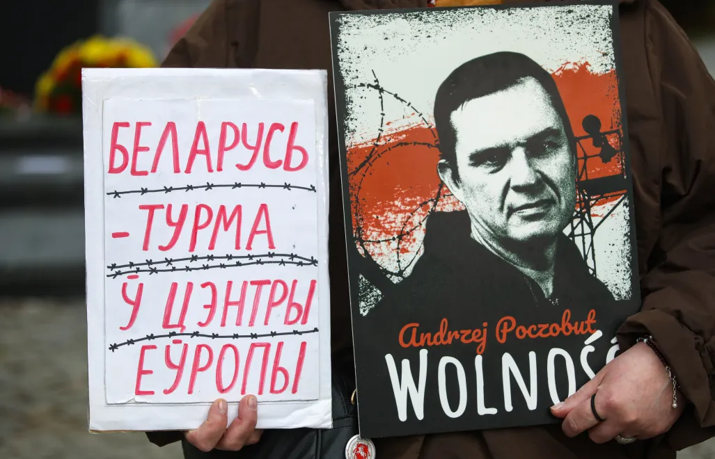 Uczestnicy akcji solidarności z Andrzejem Poczobutem. Fot. PAP/Artur Reszko