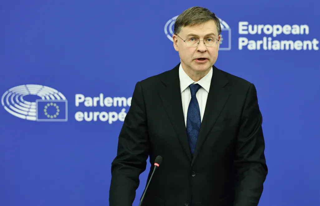 Komisarz UE ds. finansowych Valdis Dombrovskis. Fot. PAP/EPA/RONALD WITTEK