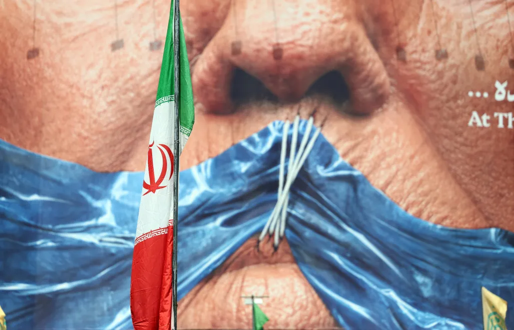 Antyamerykański plakat w Teheranie Fot. PAP/EPA/ABEDIN TAHERKENAREH