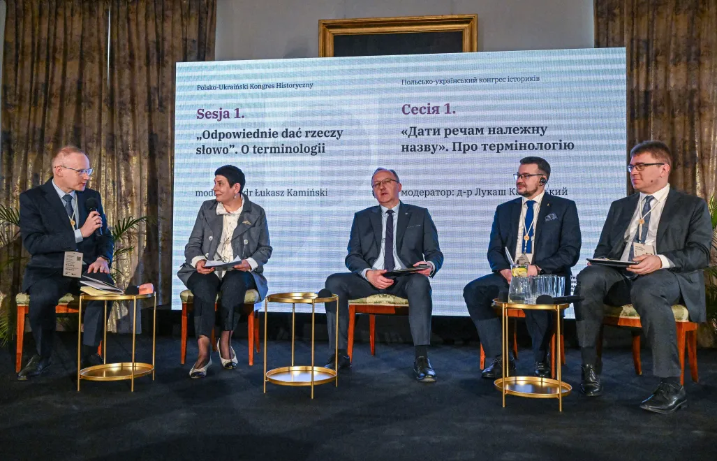 Od lewej: dr Łukasz Kamiński, prof. Natalija Starczenko, prezes Instytutu Pamięci Narodowej Karol Polejowski, prezes Ukraińskiego Instytutu Pamięci Narodowej Oleksandr Ałfiorow i dr Łukasz Adamski Fot. PAP/Darek Delmanowicz