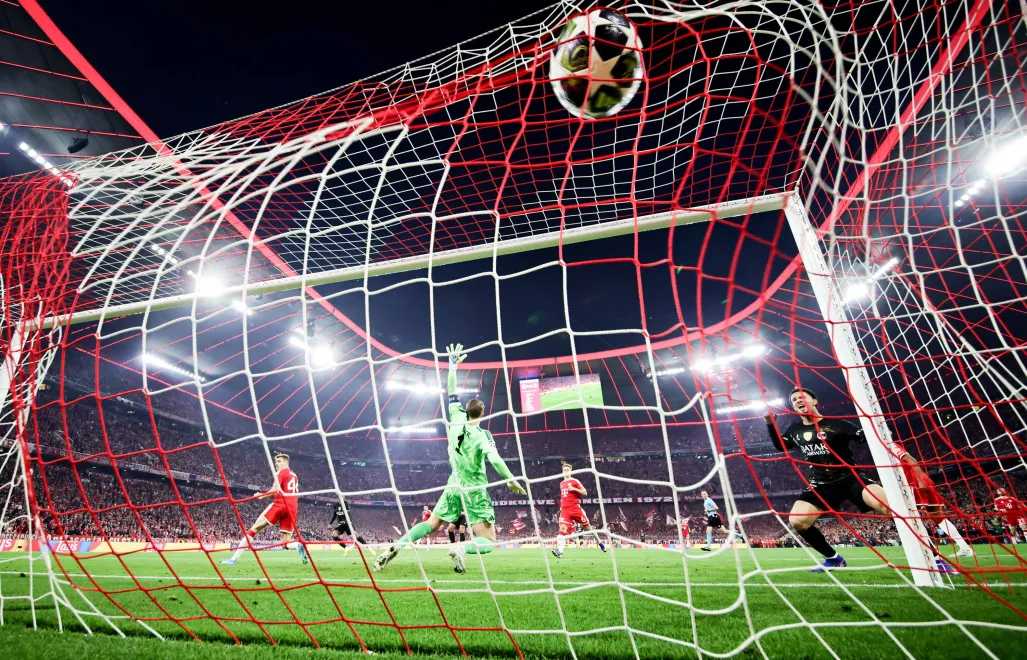 Gol na 0:1 dla PSG, fot. PAP/EPA/RONALD WITTEK