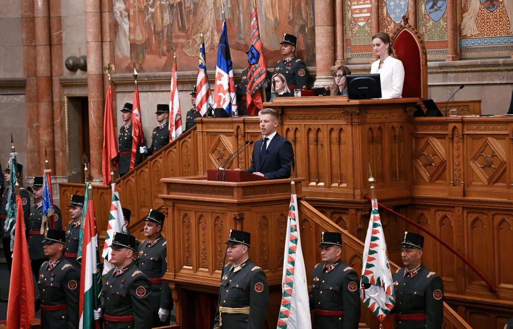 Peter Magyar w węgierskim parlamencie, fot. PAP/EPA/MTI/Tibor Illyes