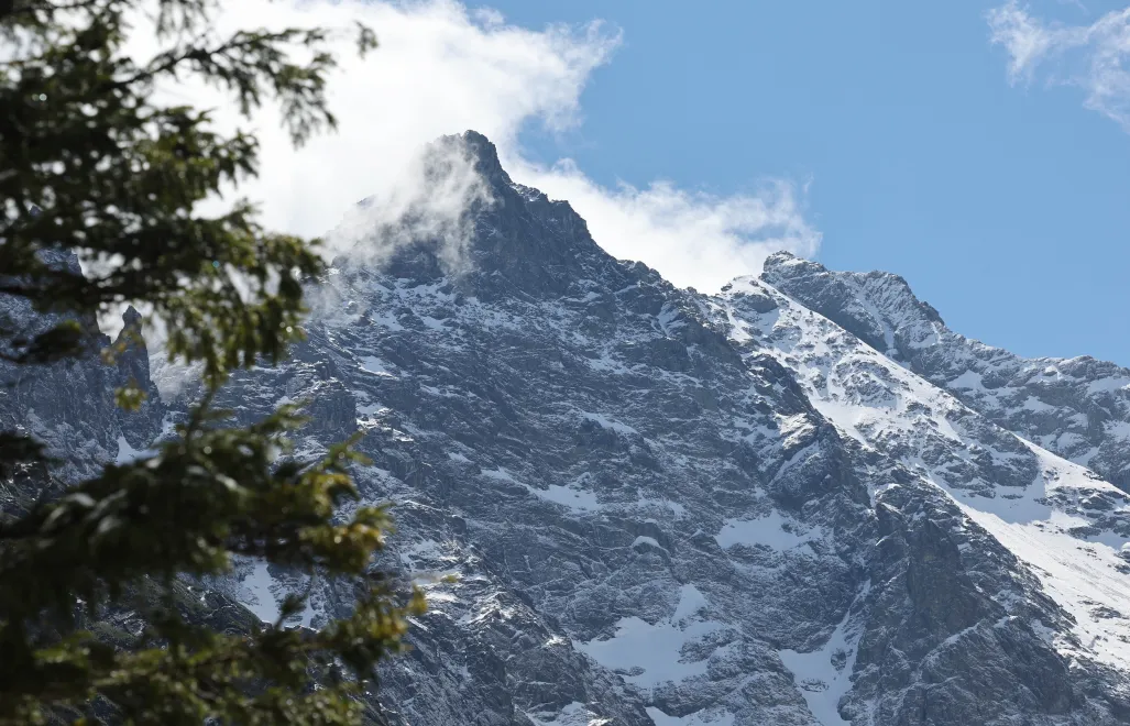 Widok z Morskiego Oka na Tatry, fot. PAP/Grzegorz Momot