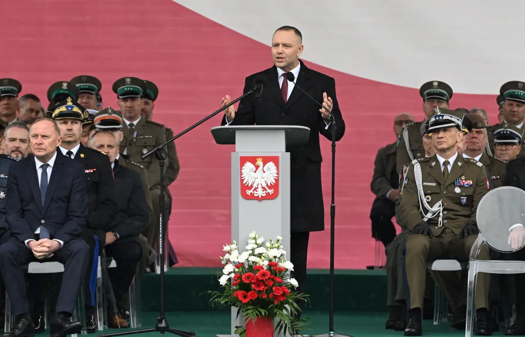 Президент Республіки Польща Кароль Навроцький (у центрі) під час центральних урочистостей з нагоди Дня прикордонної служби Польщі на Замковій площі в Любліні. Fot. PAP/Wojtek Jargiło