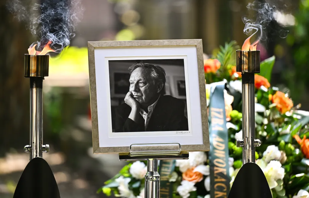 Krzysztof Piesiewicz spoczął na Starych Powązkach. Fot. PAP/	Przemysław Piątkowski