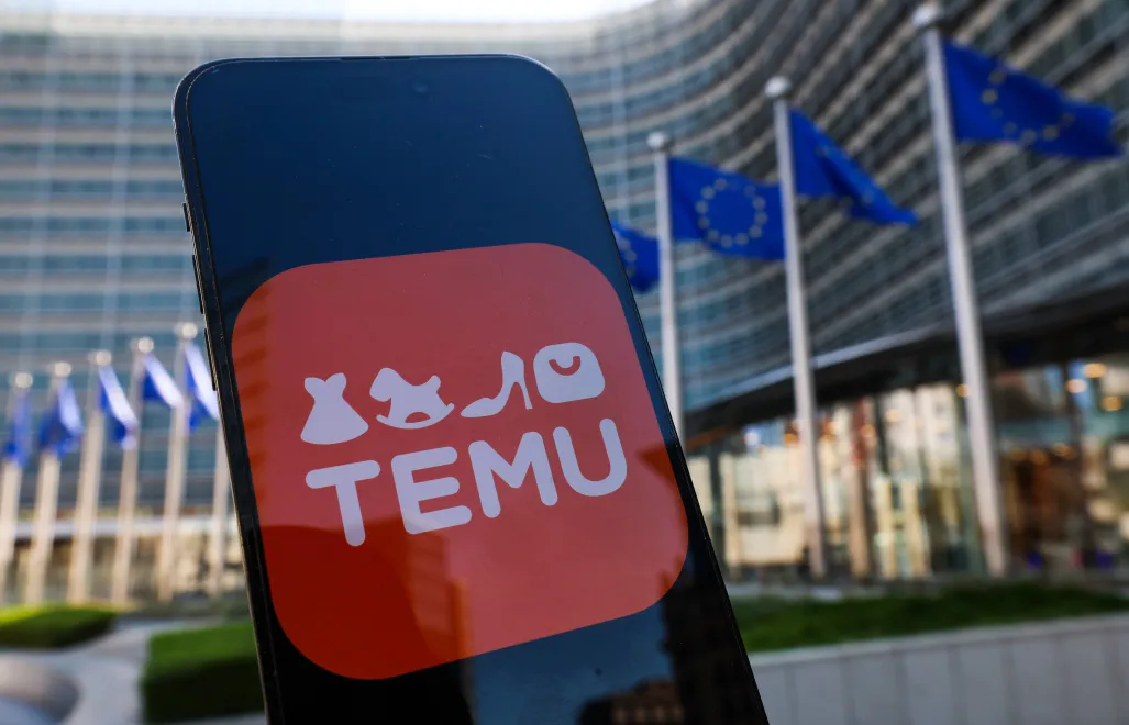 Logo platformy handlowej - Temu. Fot. PAP/EPA/OLIVIER HOSLET