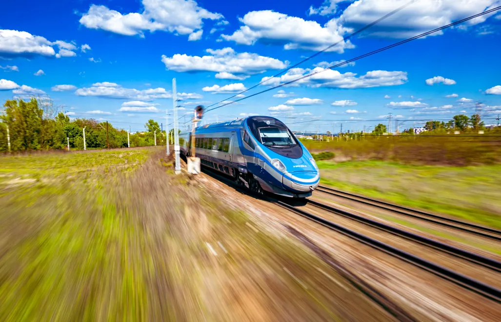 Na odcinku KDP Łódź – Wrocław przewidziano podstacje trakcyjne Pabianice, Kuźnica-Czajków i Dziadowa Kłoda. Fot. X/PKP Intercity (zdjęcie ilustracyjne)