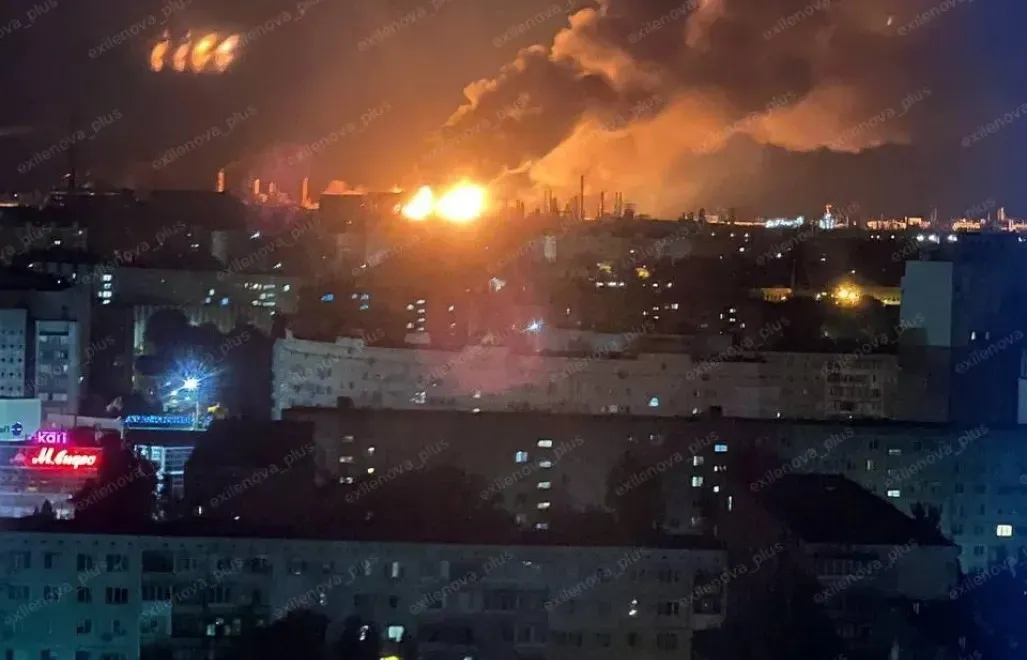 Украинские операции с БПЛА. Пожар на Волгоградском НПЗ. Fot. Х @nexta_tv