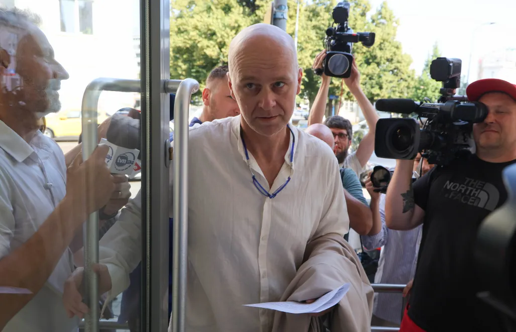 Były ordynator Oddziału Chirurgii w Szpitalu Południowym dr Emil Jędrzejewski (C). Fot. PAP/Paweł Supernak