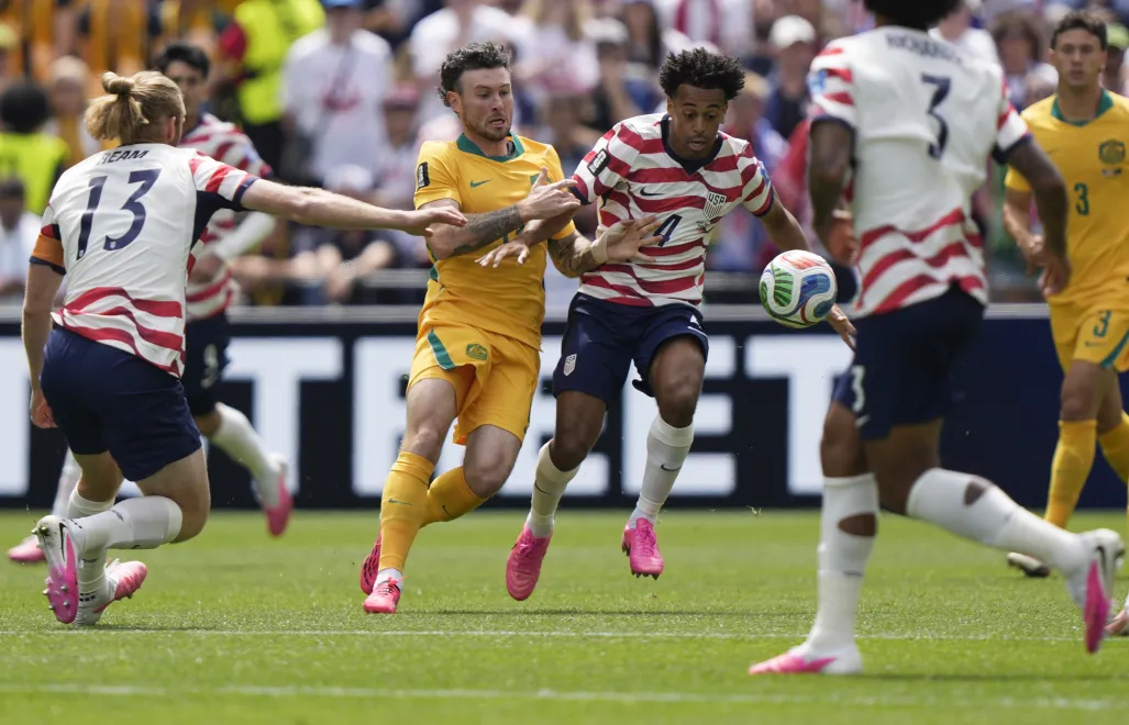 Współgospodarze mundialu grają z Australią . Fot. PAP/EPA/	PAP/EPA/STEPHAN BRASHEAR