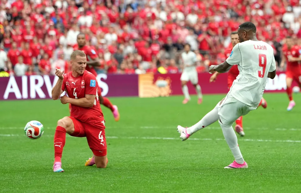 Szwajcaria wygrała z Kanadą 2:1. Fot. PAP/EPA/	BOB FRID
