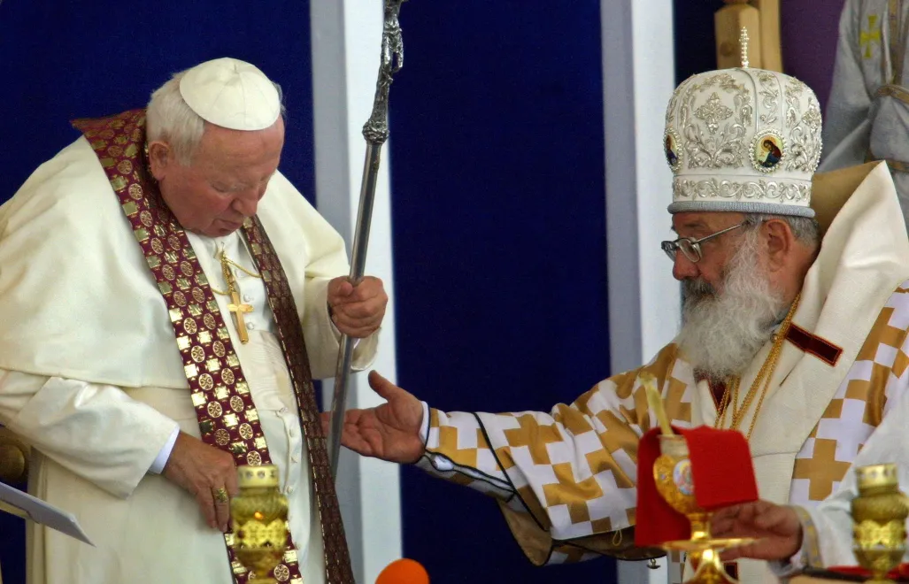 Pielgrzymka papieża Jana Pawła II do Ukrainy w 2001 roku. Fot. PAP/EPA/ATTILA KISBENEDEK