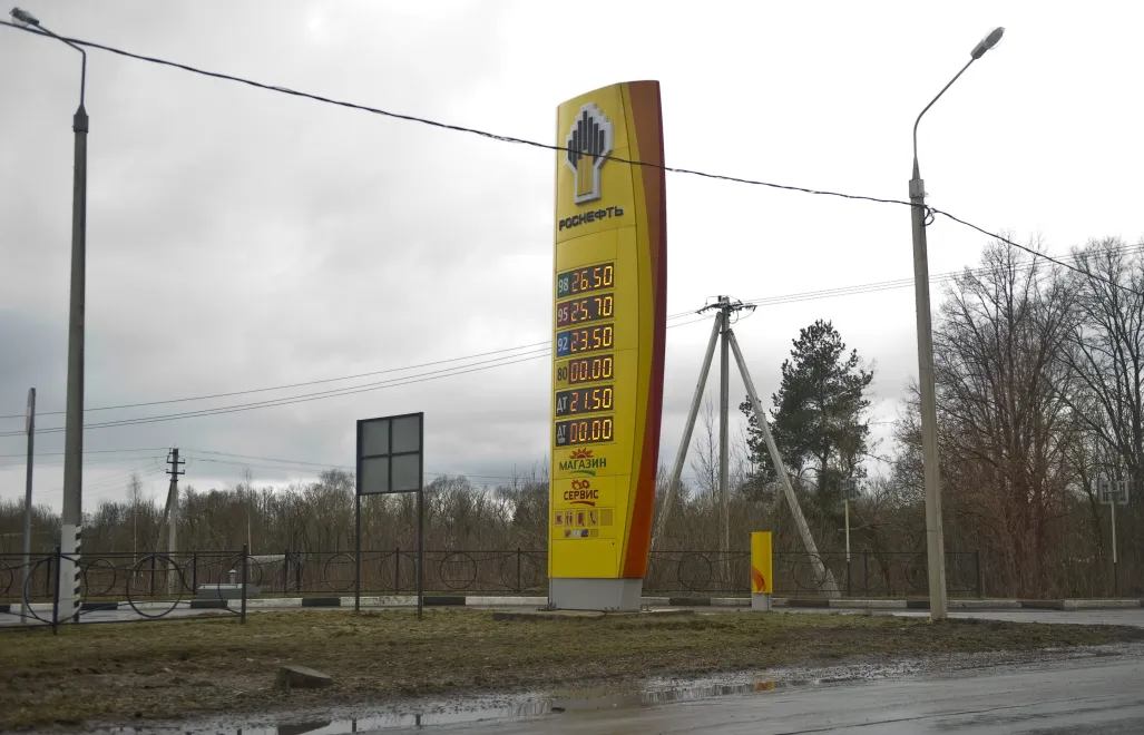 Автозаправка в России. Фотоиллюстрация. Fot. PAP/Wojciech Pacewicz