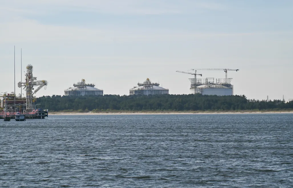 Lądowy terminal LNG im. Prezydenta Lecha Kaczyńskiego w Świnoujściu został oddany do użytku w 2016 roku. Fot. PAP/	Marcin Bielecki
