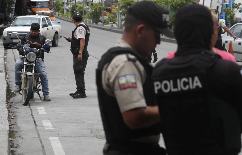 Policja w Ekwadorze, fot. PAP/EPA/EFE/CARLOS DURAN ARAUJO
