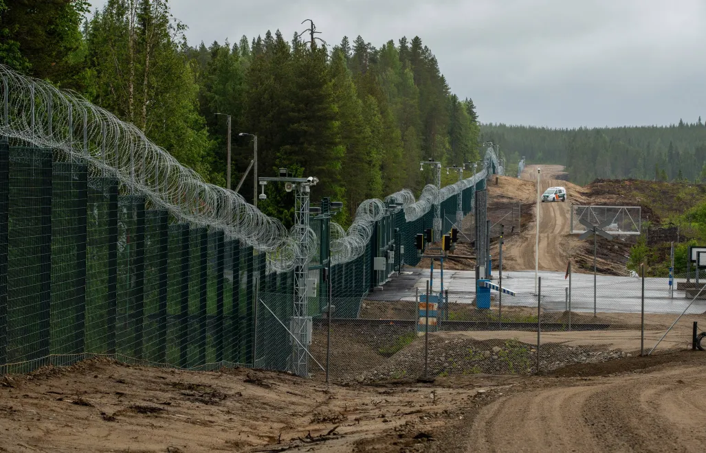 Bariera na granicy Finlandii z Rosją, zdjęcie ilustracyjne, fot. PAP/EPA/JANNE KURONEN
