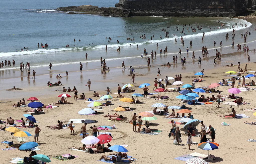 Plaża w Portugalii Fot. PAP/EPA/ANTONIO COTRIM
