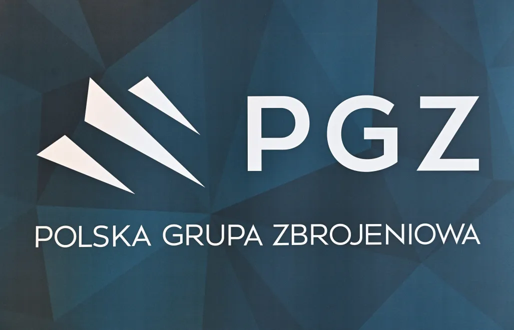 Логотип Польської зброярської групи. Fot. PAP/Radek Pietruszka