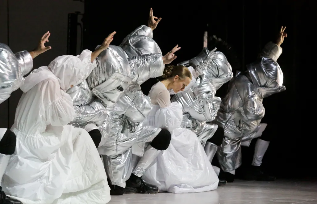 Próby medialnej przed premierą spektaklu „Krzyżacy” w reżyserii Jana Klaty na Dużej Scenie Teatru im. Stefana Jaracza w Olsztynie. Fot. PAP/Tomasz Waszczuk